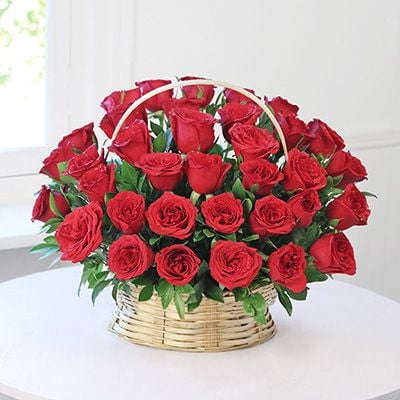 سلة من الورود الحمراء (تشمل السلة)