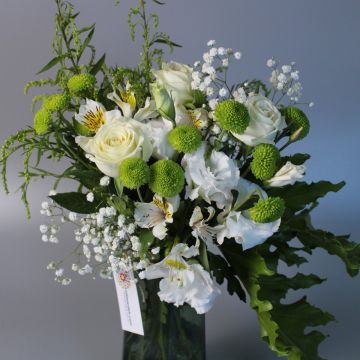 Fresh flower bouquet for online delivery in Amman, featuring white roses, alstroemerias, and green chrysanthemum