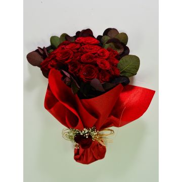 red roses arrangement 