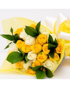 white and yellow roses bouquet